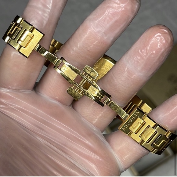 Versace - Picture 9 of 16